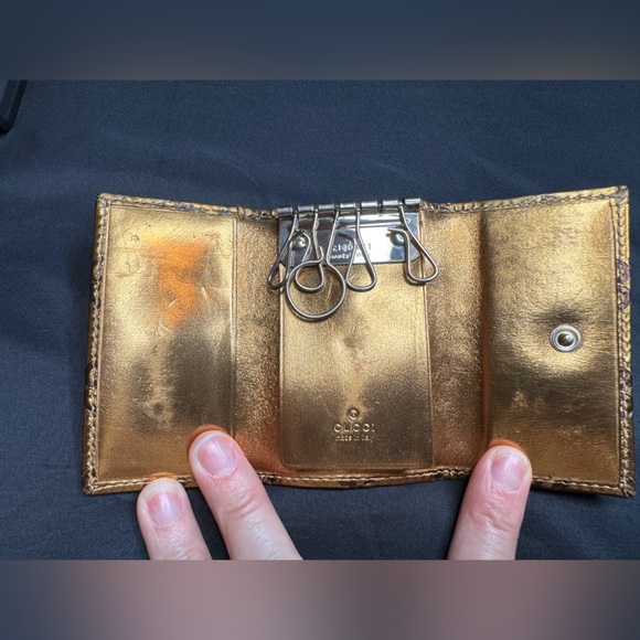 Gucci Metallic Gold GG Logo Card Key Wallet - Picture 7 of 16